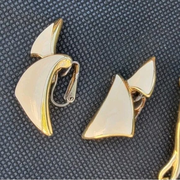 Vintage Trifari White Enamel Triangle MCM Gold Tone Collar Choker Necklace Set - Picture 4 of 11